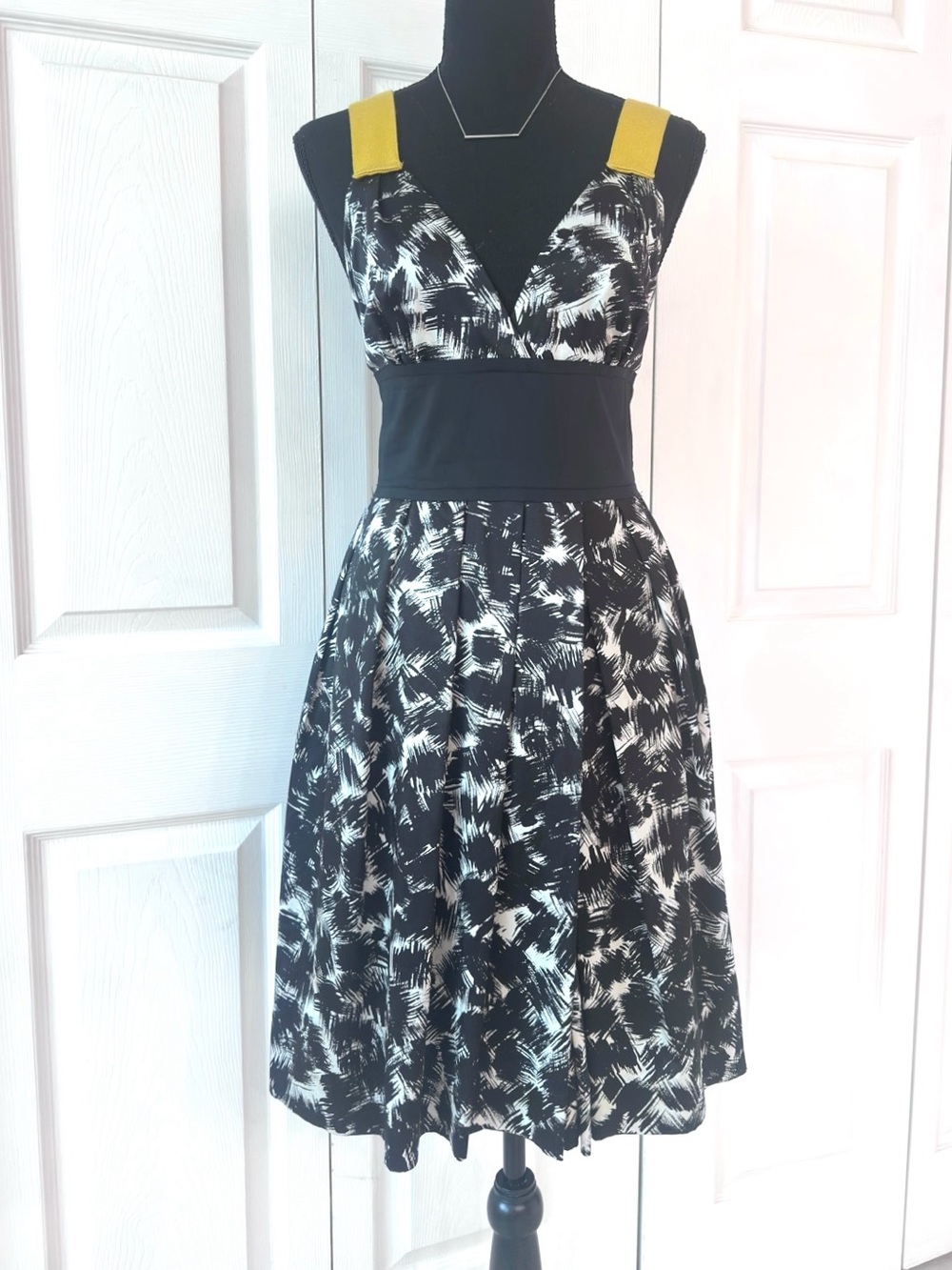 ROBERT RODRIQUEZ ~ Black White Abstract Print Pleated Midi Dress Mustard Straps